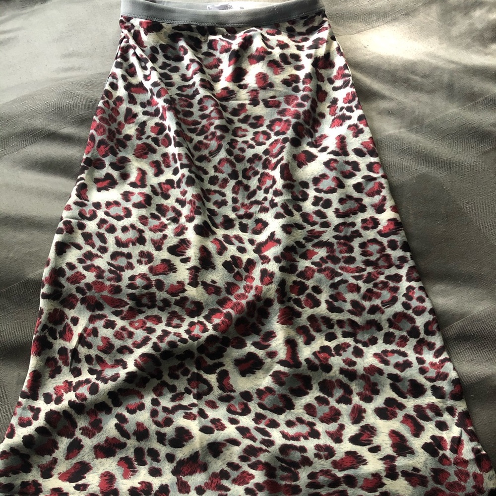 Midi length gray/red leopard pull on skirt